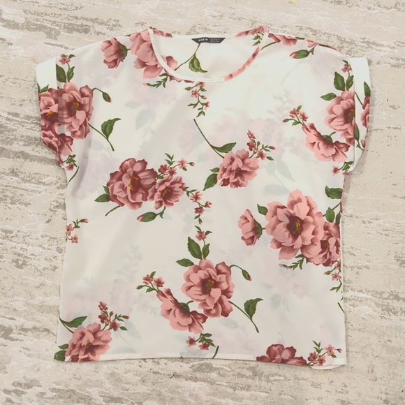 Floral Short Sleeve Top - Picture 2 of 8